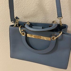 i am selling my DKNY shoulder bag